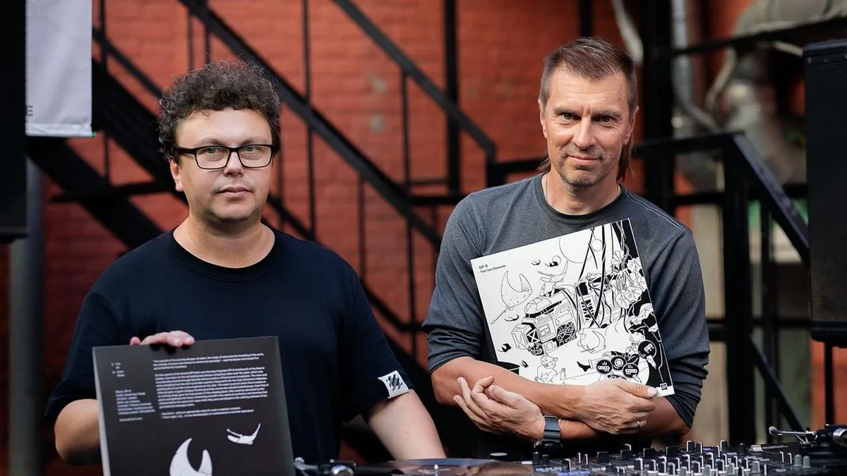 DP-6 с пластинками DP-6 Records